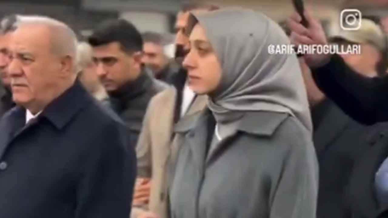 Foto - Koruma polisinin kısa süreliğine şemsiye tuttuğu kaymakam sessizliğini bozdu