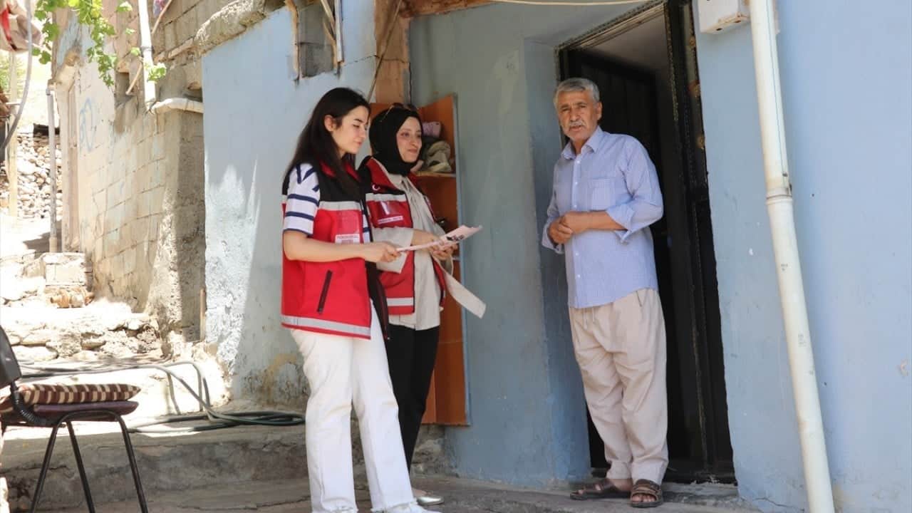 Foto - Köy köy gezip her kapıyı çalıyorlar Bakanlıktan evlilik seferberliği