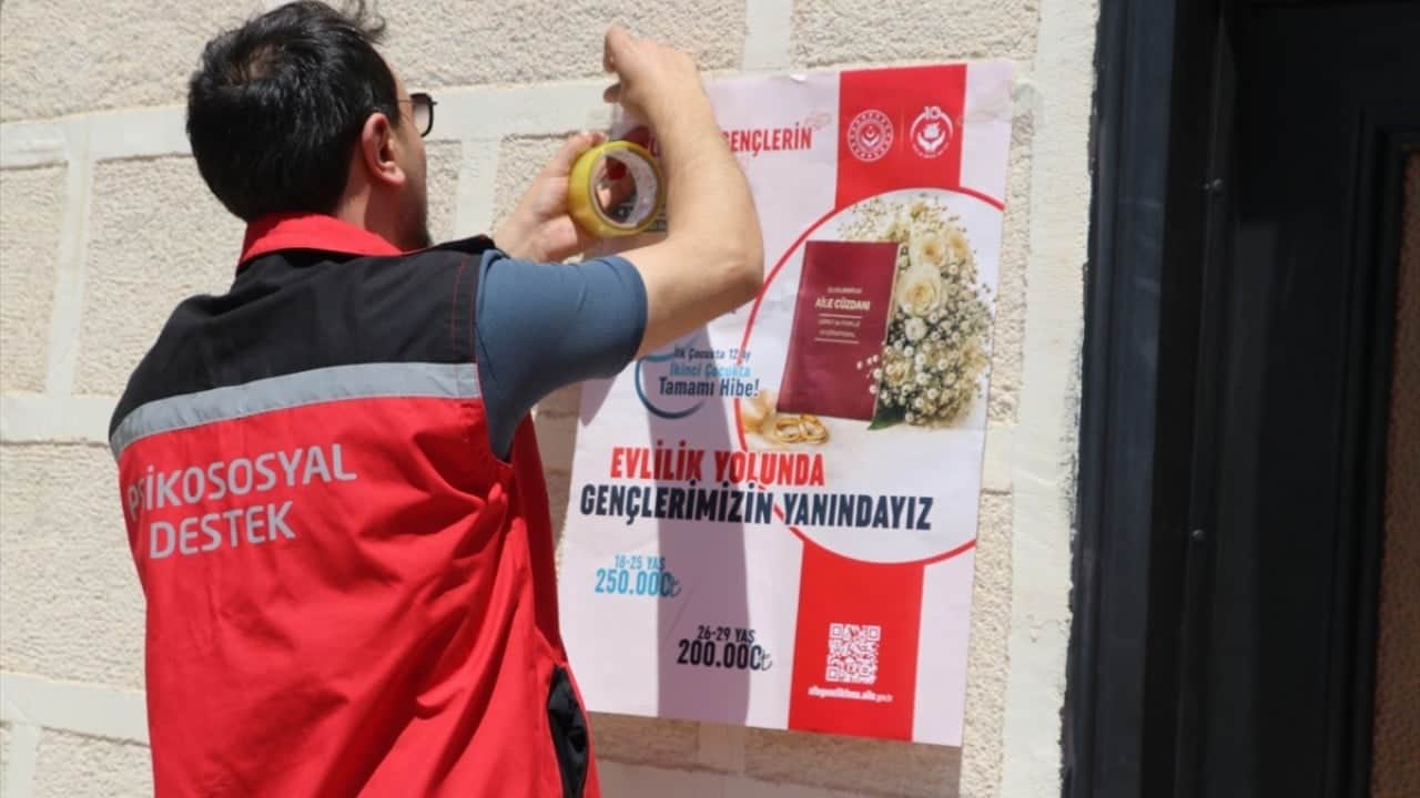 Foto - Köy köy gezip her kapıyı çalıyorlar Bakanlıktan evlilik seferberliği