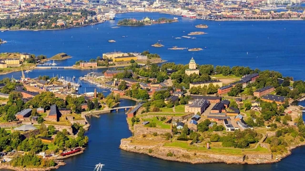Köyün ortasında kilo kilo gümüş çıktı: Viking hazinesinden Türkiye detayı da var...
