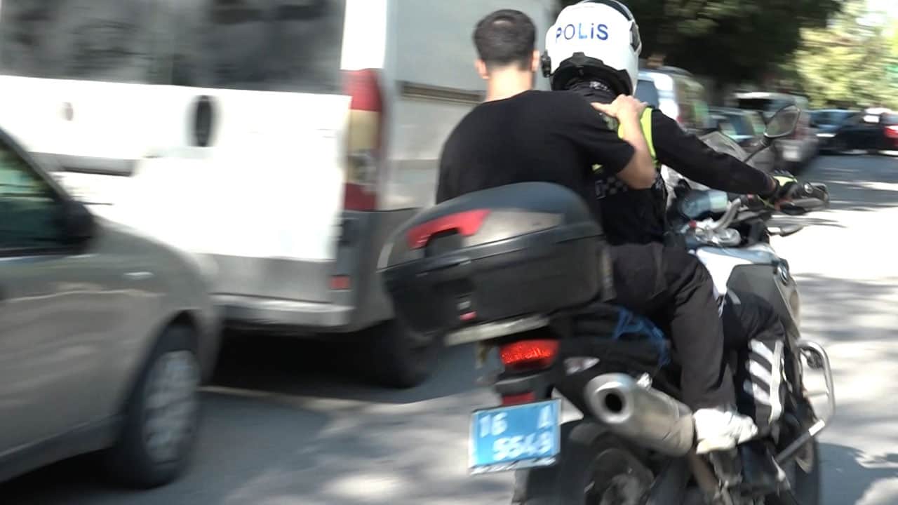 Foto - KPSS’ye dakikalar kala kimliğini unuttuğunu fark etti! Anne ve motosikletli polis seferber oldu