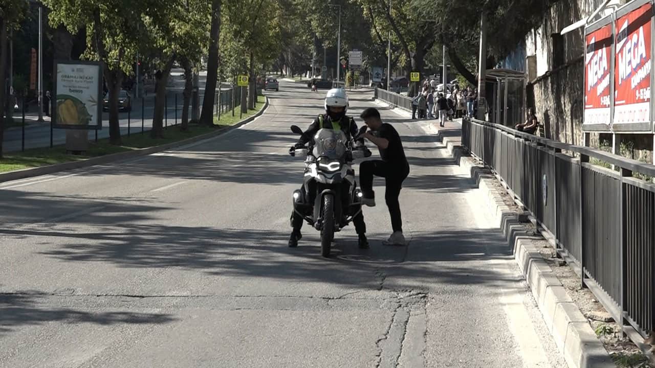 Foto - KPSS’ye dakikalar kala kimliğini unuttuğunu fark etti! Anne ve motosikletli polis seferber oldu