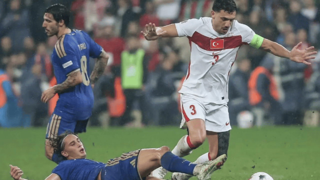 Foto - Kritik savunma hattında hiç ikili mücadele kazanamayınca: Daha ne kadar Merih Demiral?