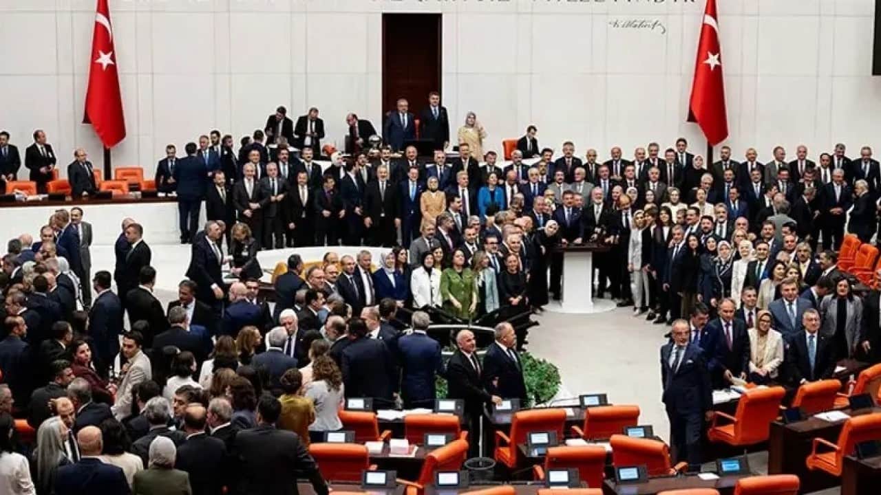 Foto - Terörsüz Türkiye yasası için oy kullanmayan AK Partili 8 isim belli oldu