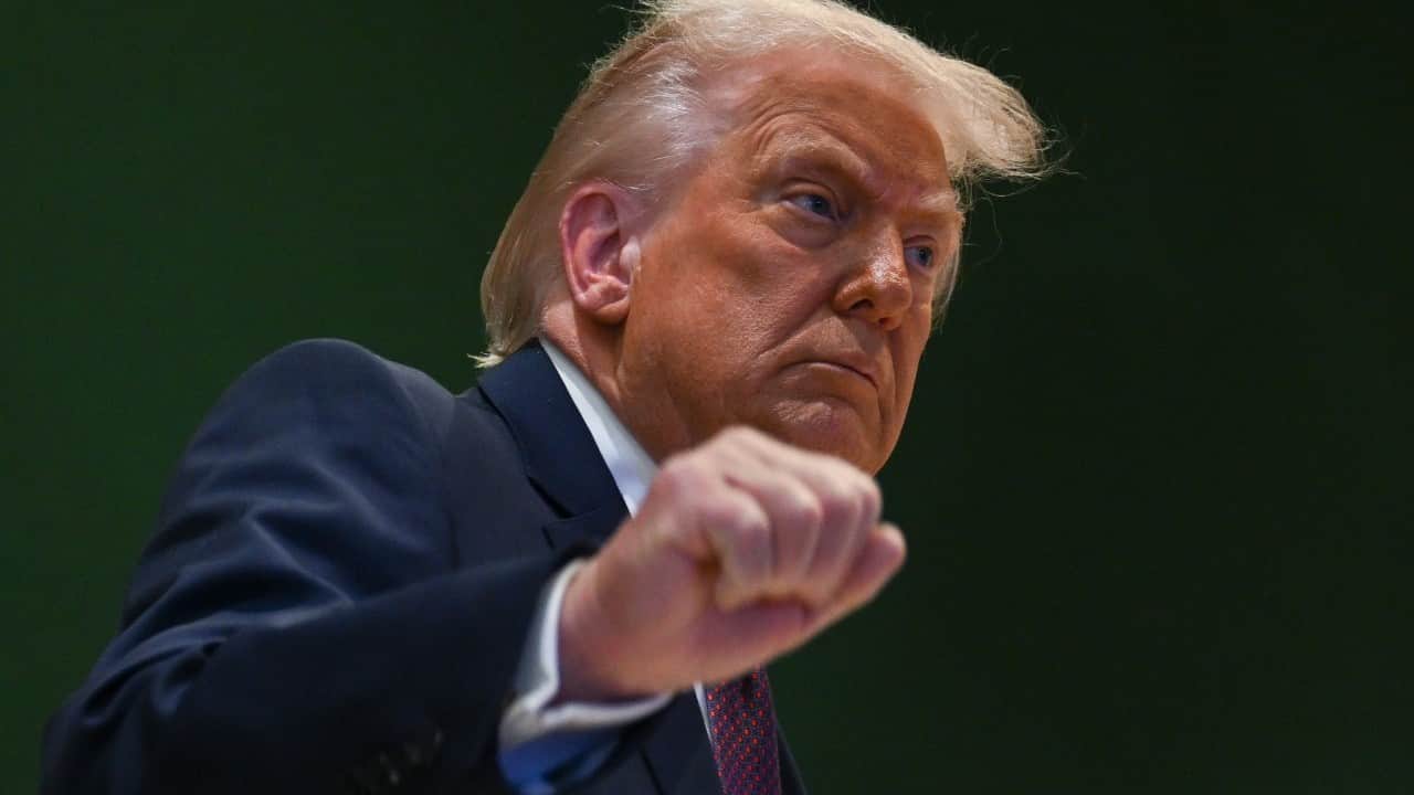 Foto - Kulağına üflüyorlar ve bomba yağdırıyor: Kim bu Trump'ın arkasındaki kilit isim?