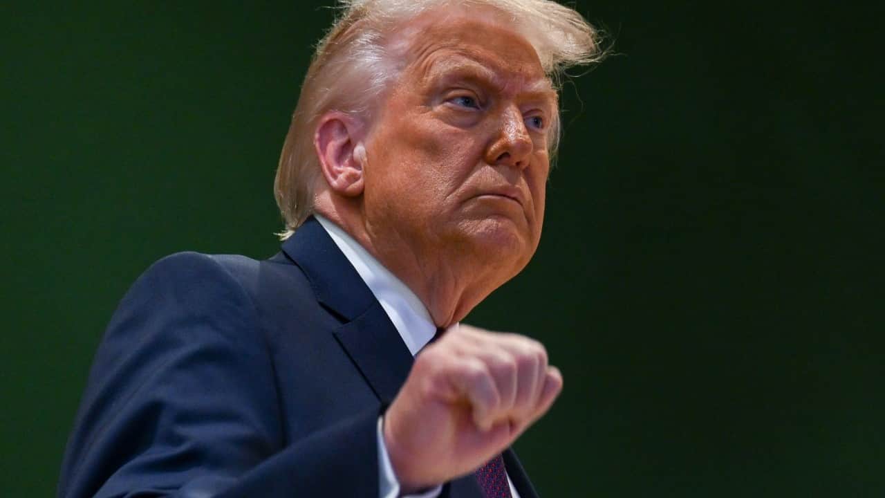 Foto - Kulağına üflüyorlar ve bomba yağdırıyor: Kim bu Trump'ın arkasındaki kilit isim?