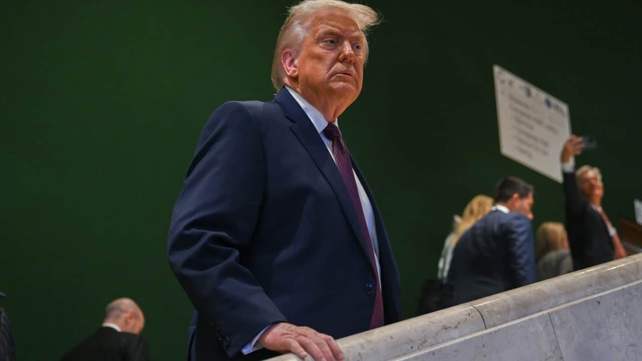 Foto - Kulağına üflüyorlar ve bomba yağdırıyor: Kim bu Trump'ın arkasındaki kilit isim?