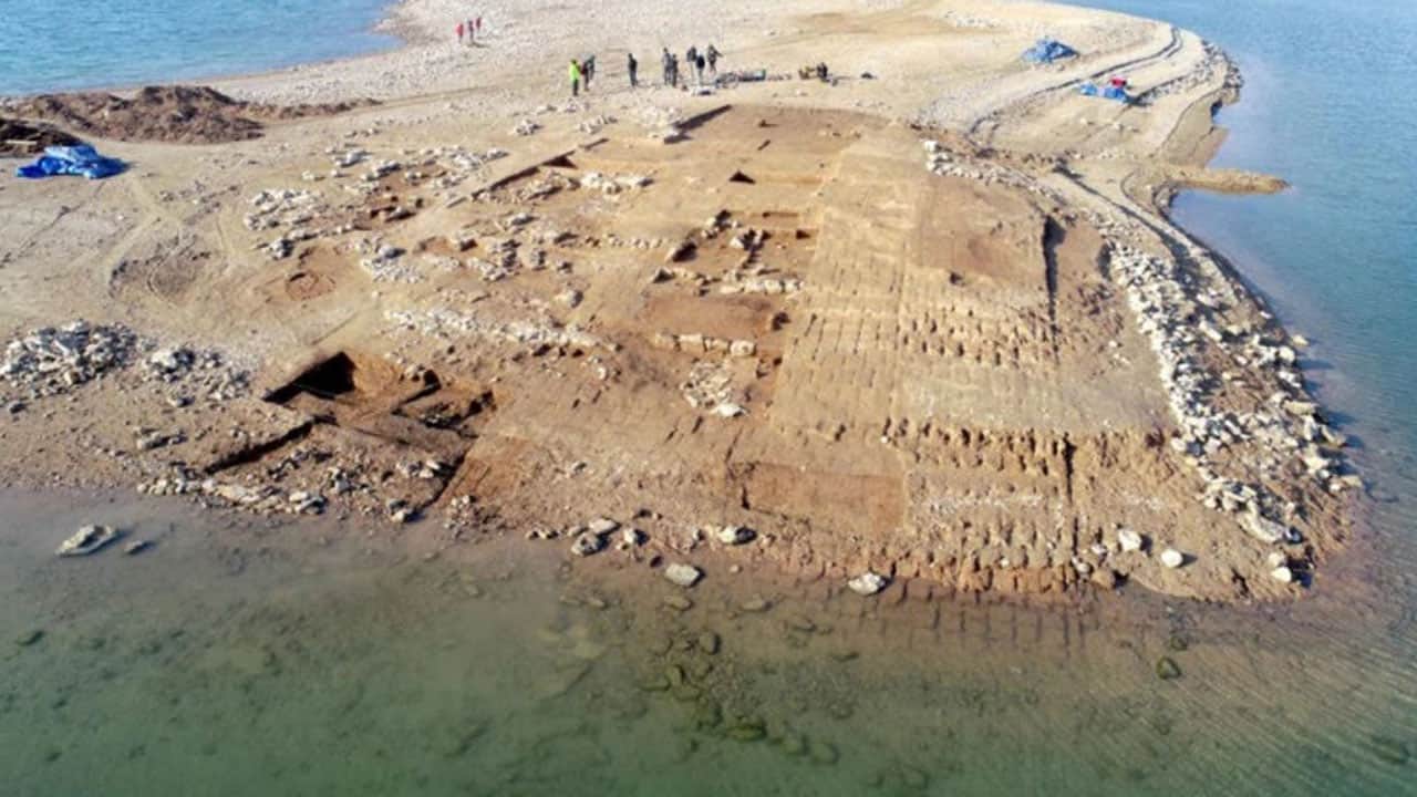 Foto - Kuraklık vurdu! Avrupa’da sular çekildi, tarihin karanlık izleri ortaya çıktı