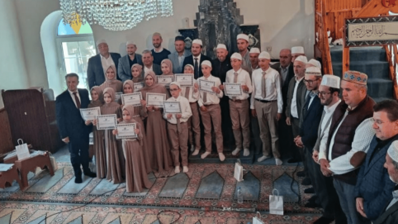 Foto - Kur’an kursundan rahatsız oldular: Türk hezeyanı