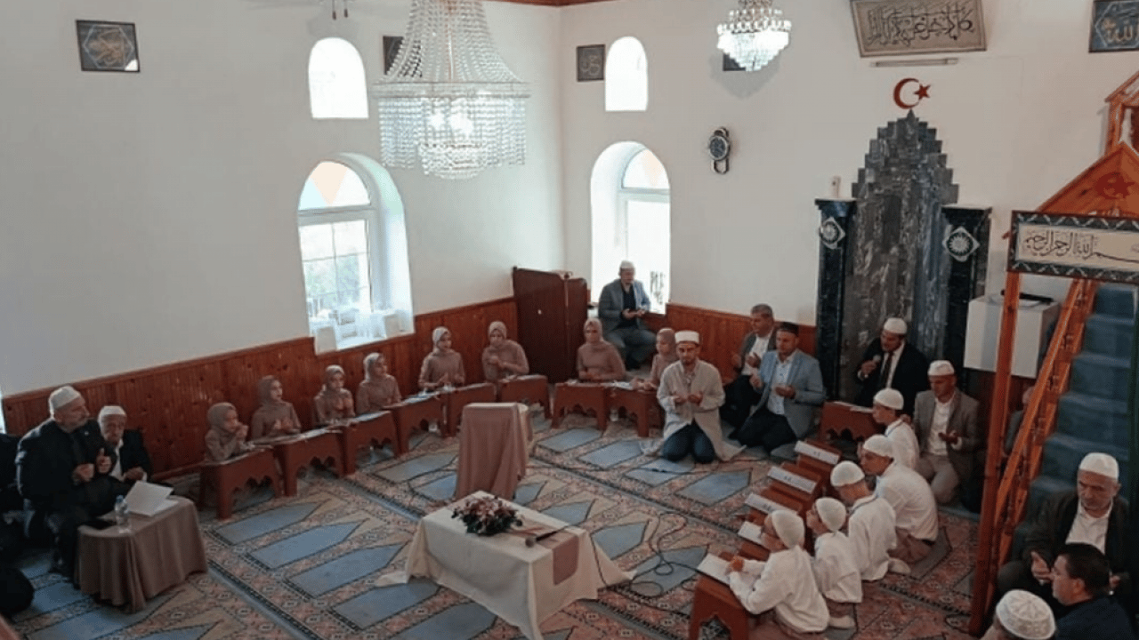 Foto - Kur’an kursundan rahatsız oldular: Türk hezeyanı