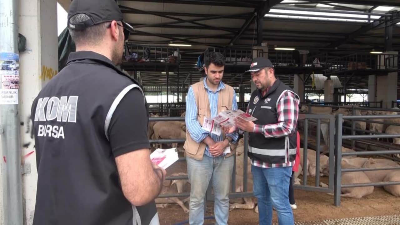 Foto - Kurban pazarında gülümseten anlar Çetin pazarlığa mali polis el koydu