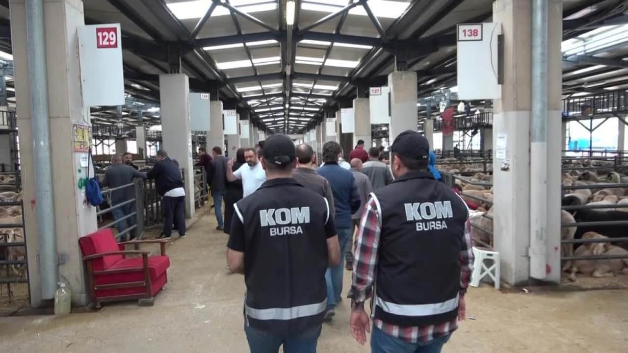 Foto - Kurban pazarında gülümseten anlar Çetin pazarlığa mali polis el koydu