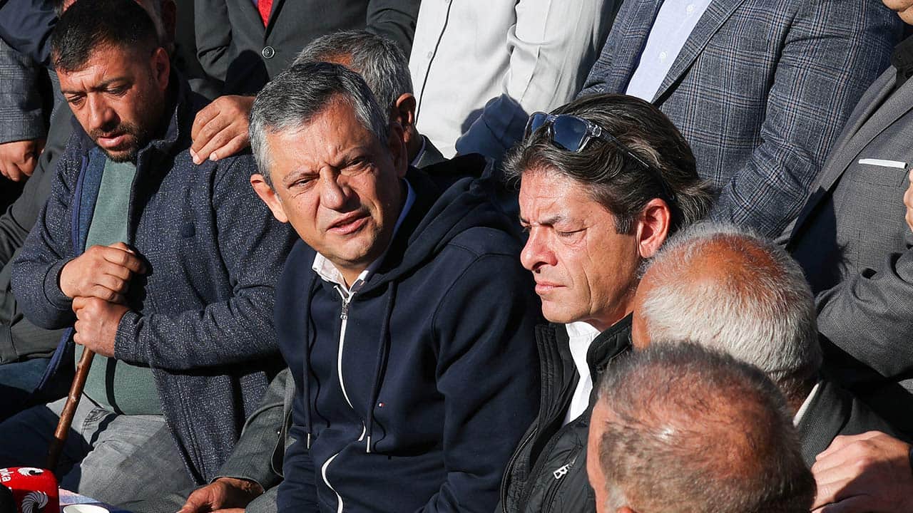 Foto - Kurulalı 2 ay olmadı isim değiştirecekler... İşte Özgür'ün partisinin yeni adı