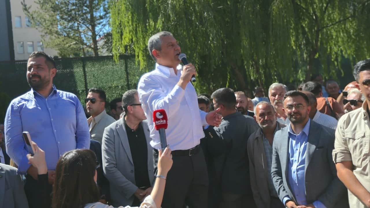 Foto - Kurulalı 2 ay olmadı isim değiştirecekler... İşte Özgür'ün partisinin yeni adı
