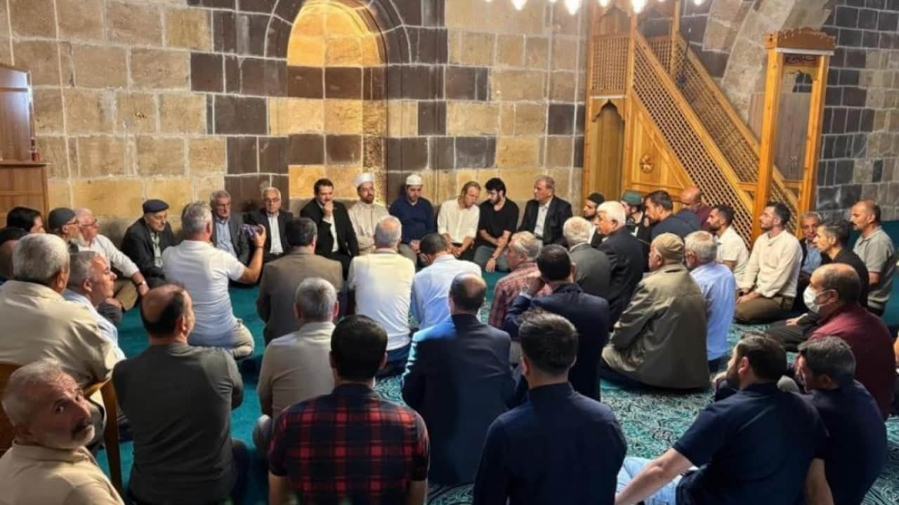 Foto - Letonyalı turist Van’da İslamiyet’i seçti