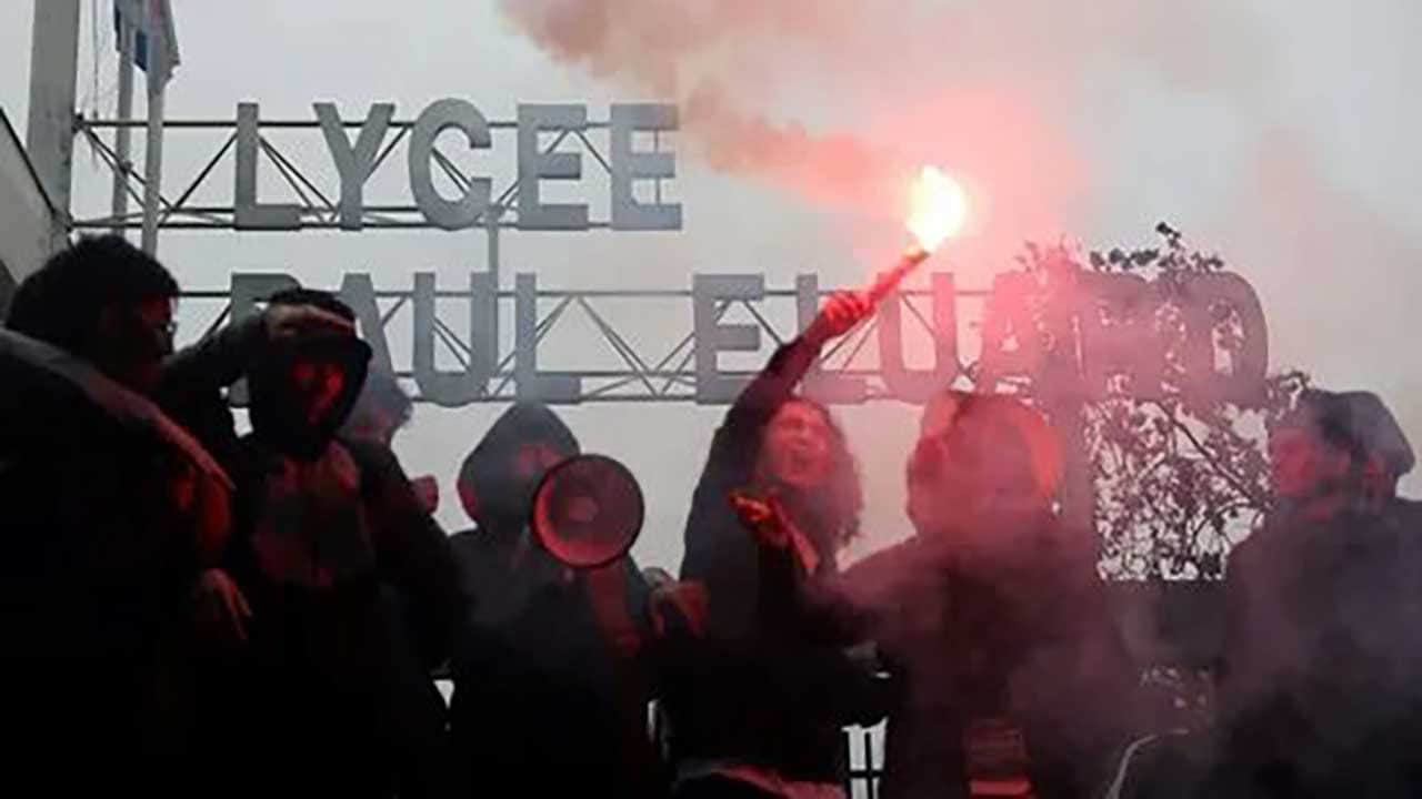 Foto - Liseliler biber gazına doydu! Alın size Avrupa’da gösteri özgürlüğü