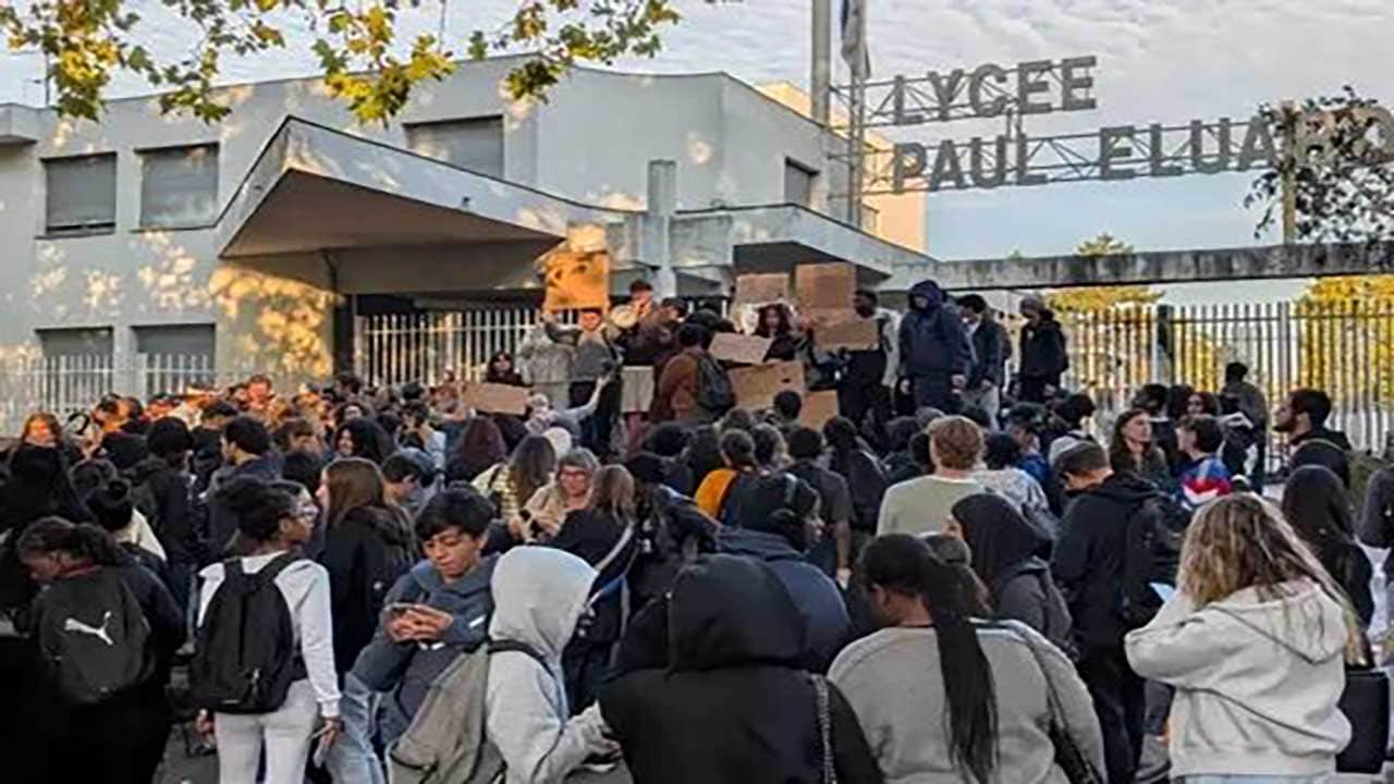 Foto - Liseliler biber gazına doydu! Alın size Avrupa’da gösteri özgürlüğü