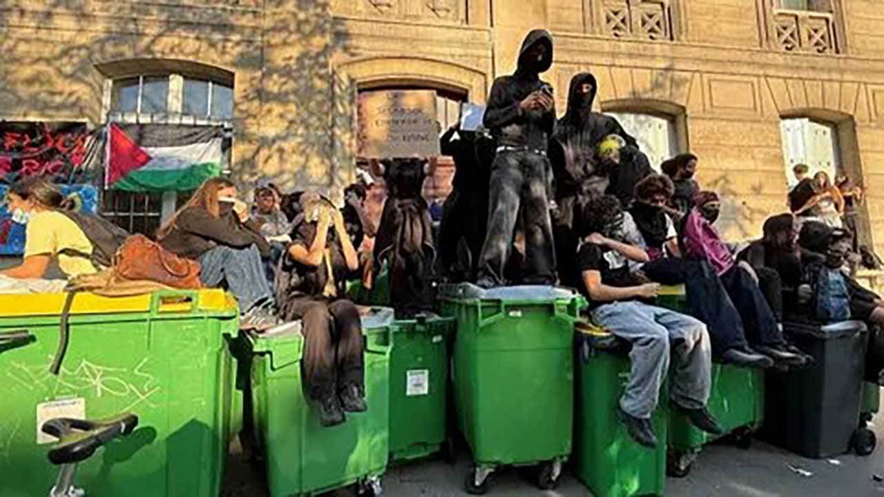 Foto - Liseliler biber gazına doydu! Alın size Avrupa’da gösteri özgürlüğü