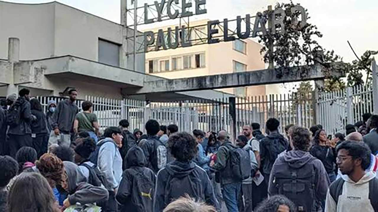 Foto - Liseliler biber gazına doydu! Alın size Avrupa’da gösteri özgürlüğü
