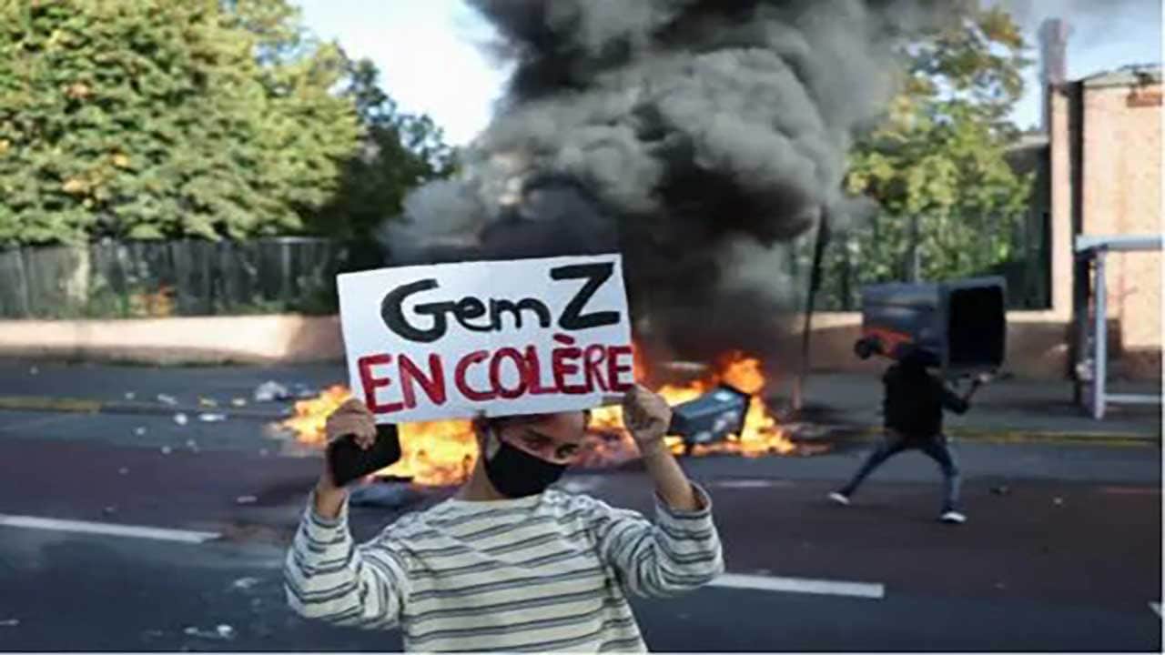 Foto - Liseliler biber gazına doydu! Alın size Avrupa’da gösteri özgürlüğü