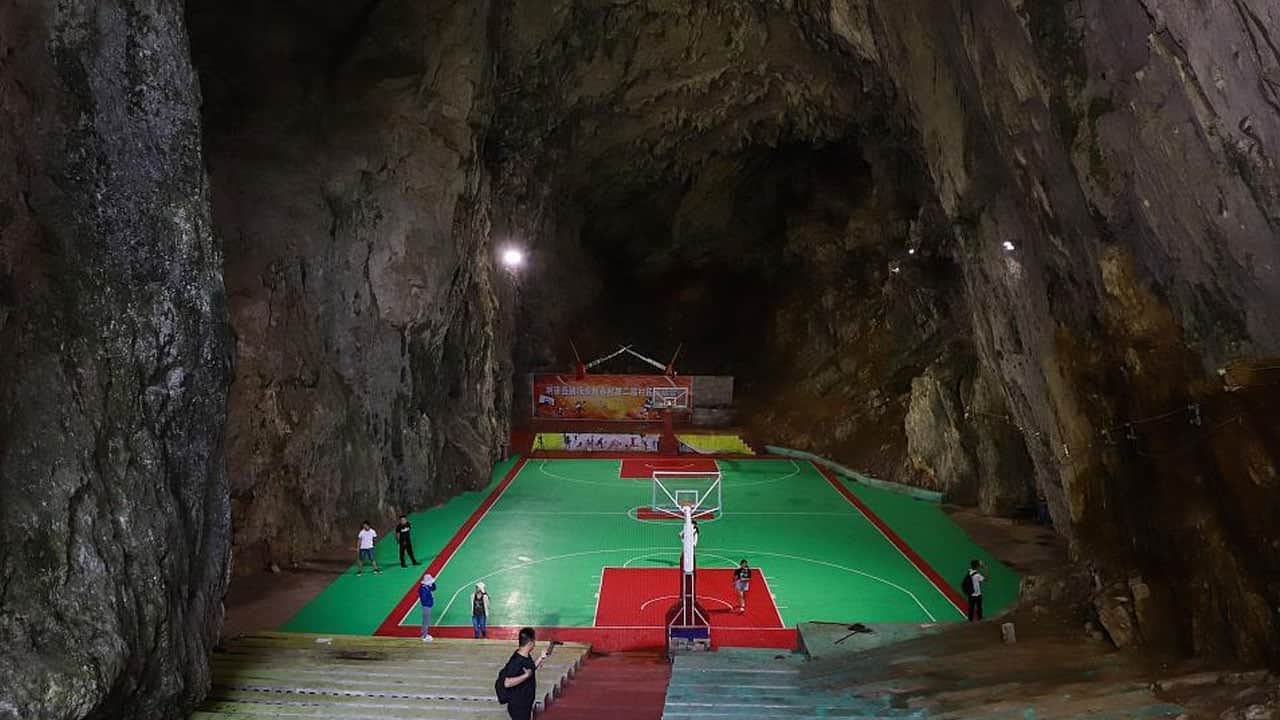 Foto - Mağarayı oyup basketbol sahasına çevirdiler