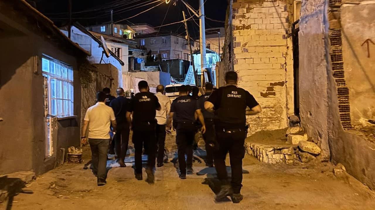 Foto - Mahalle savaş alanına döndü, 4 kişi tutuklandı! Güvercin kavgası: 3’ü çocuk, 13 yaralı