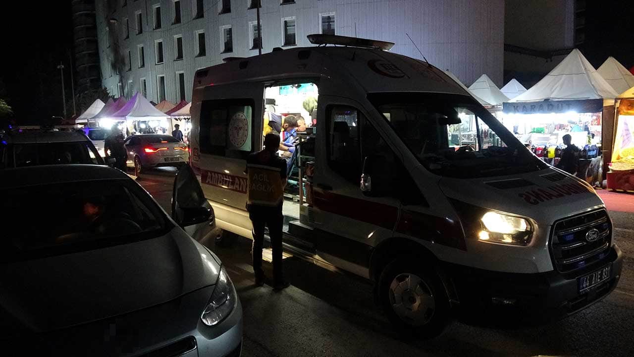 Malatya'da esnaf kavgası kanlı bitti! Park yeri tartışmasında bıçaklar ve sopalar konuştu!