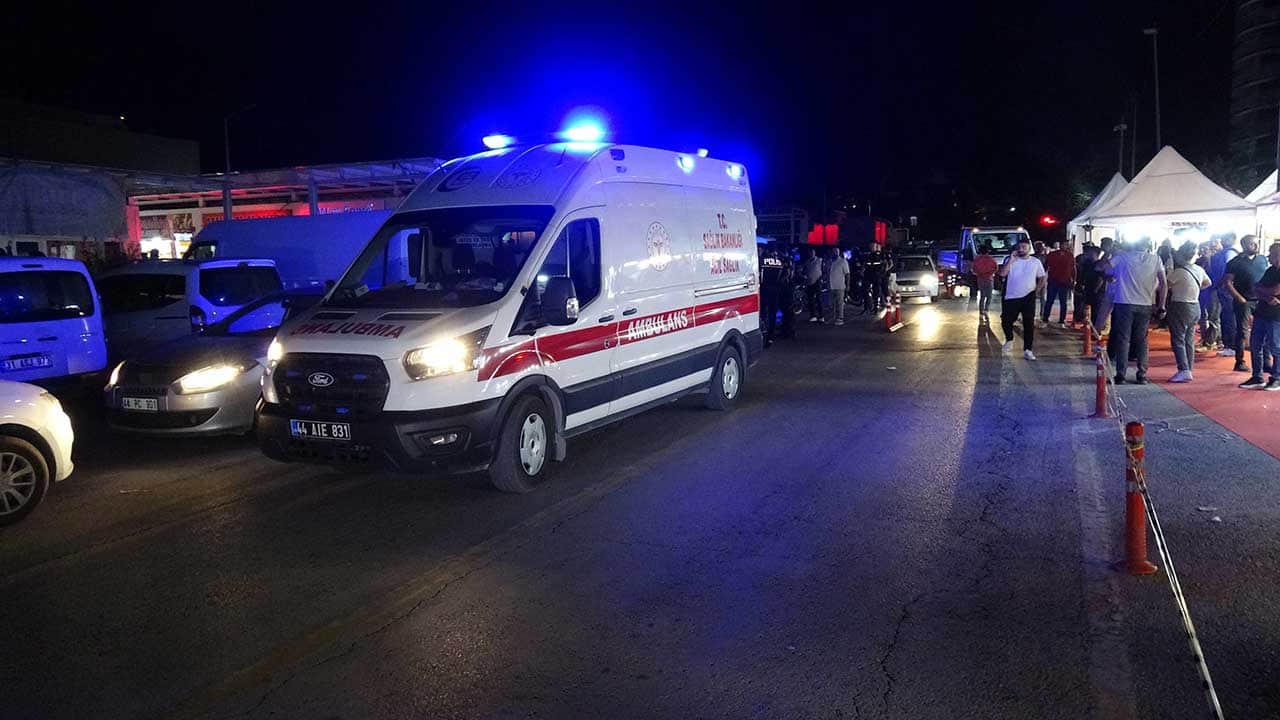 Foto - Malatya'da esnaf kavgası kanlı bitti! Park yeri tartışmasında bıçaklar ve sopalar konuştu!