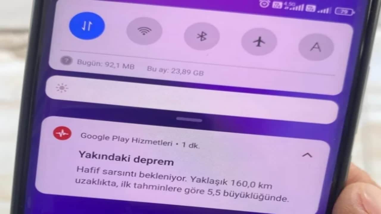 Foto - Malatya’daki şiddetli depremi nokta atışı bildi, mesajı gören arkasına bakmadan kaçmaya başladı