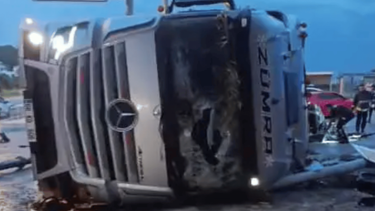 Foto - Manavgat'ta feci ölüm: 2 yabancı kadın dorsenin altında ezildi!