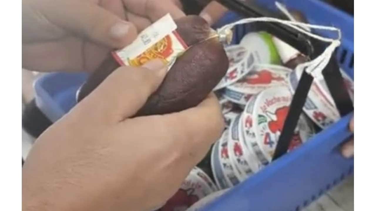 Foto - Markette büyük skandal! Sucuğun etiketini kaldıran vatandaş şaşkına döndü