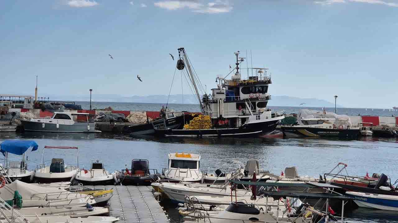 Foto - Marmara’da sert poyraz fırtınası: Tekirdağ'da deniz ulaşımı durdu!