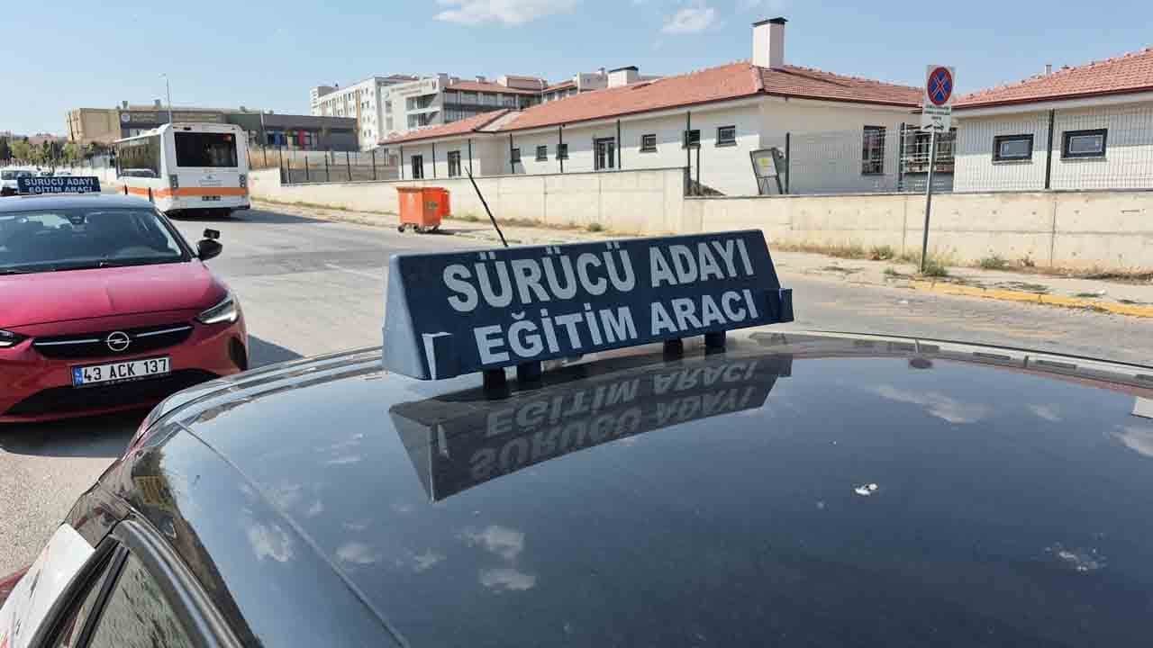 MEB’den ehliyet sınav sisteminde değişiklik: Sabit parkur yerine akan trafik dönemi