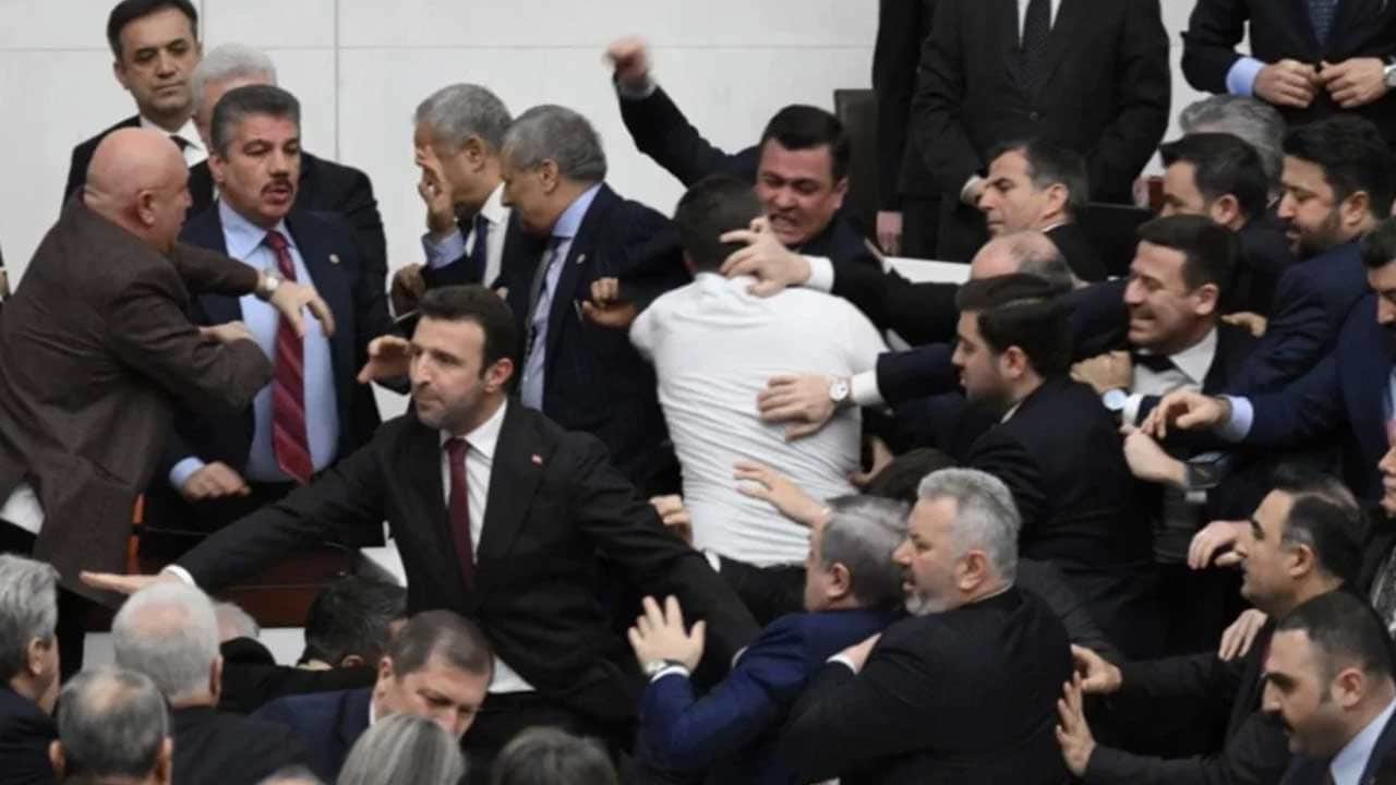Foto - Meclis’teki yumruklu kavganın en net görüntüleri