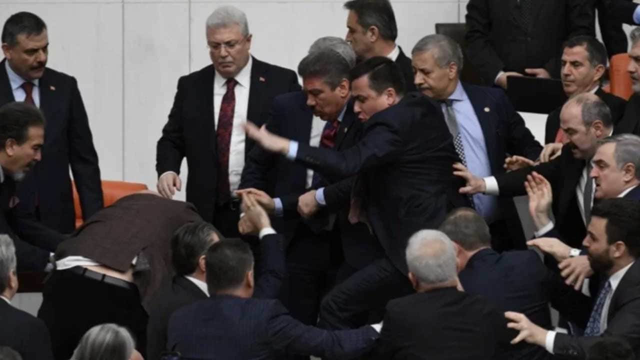Foto - Meclis’teki yumruklu kavganın en net görüntüleri