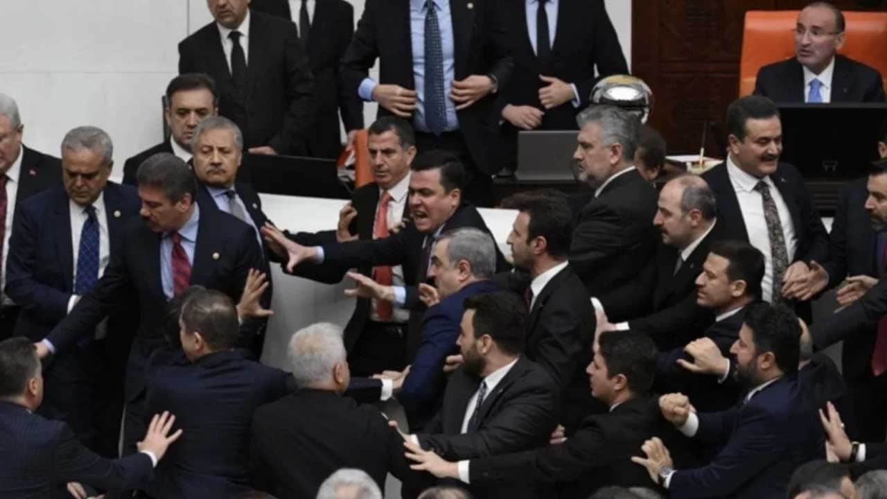 Foto - Meclis’teki yumruklu kavganın en net görüntüleri