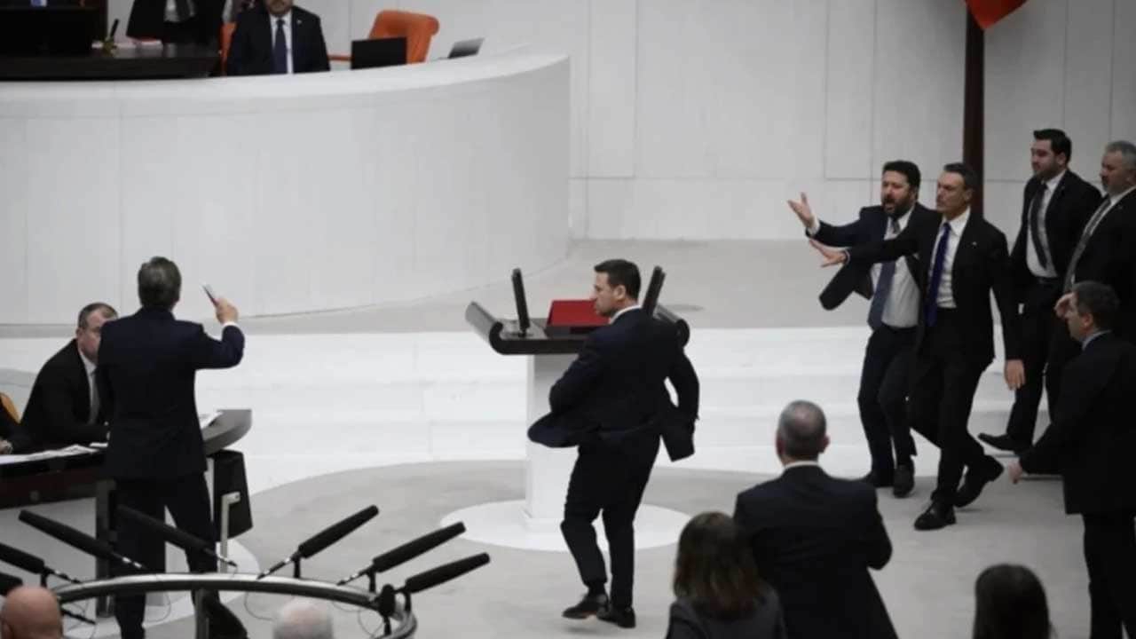Foto - Meclis’teki yumruklu kavganın en net görüntüleri