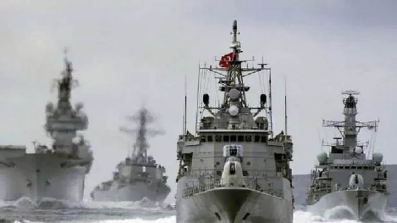 Foto - MEE duyurdu: Türk savaş gemileri yaklaşınca donanma rotayı alelacele kırıp uzaklaştı