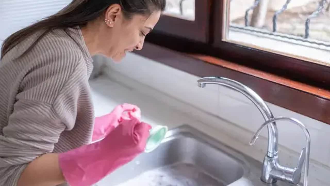 Foto - Meğer yıllardır yanlış temizliyormuşuz! Lavaboları ışıl ışıl yapan en doğru yöntem: Duyanları hayrete düşürdü