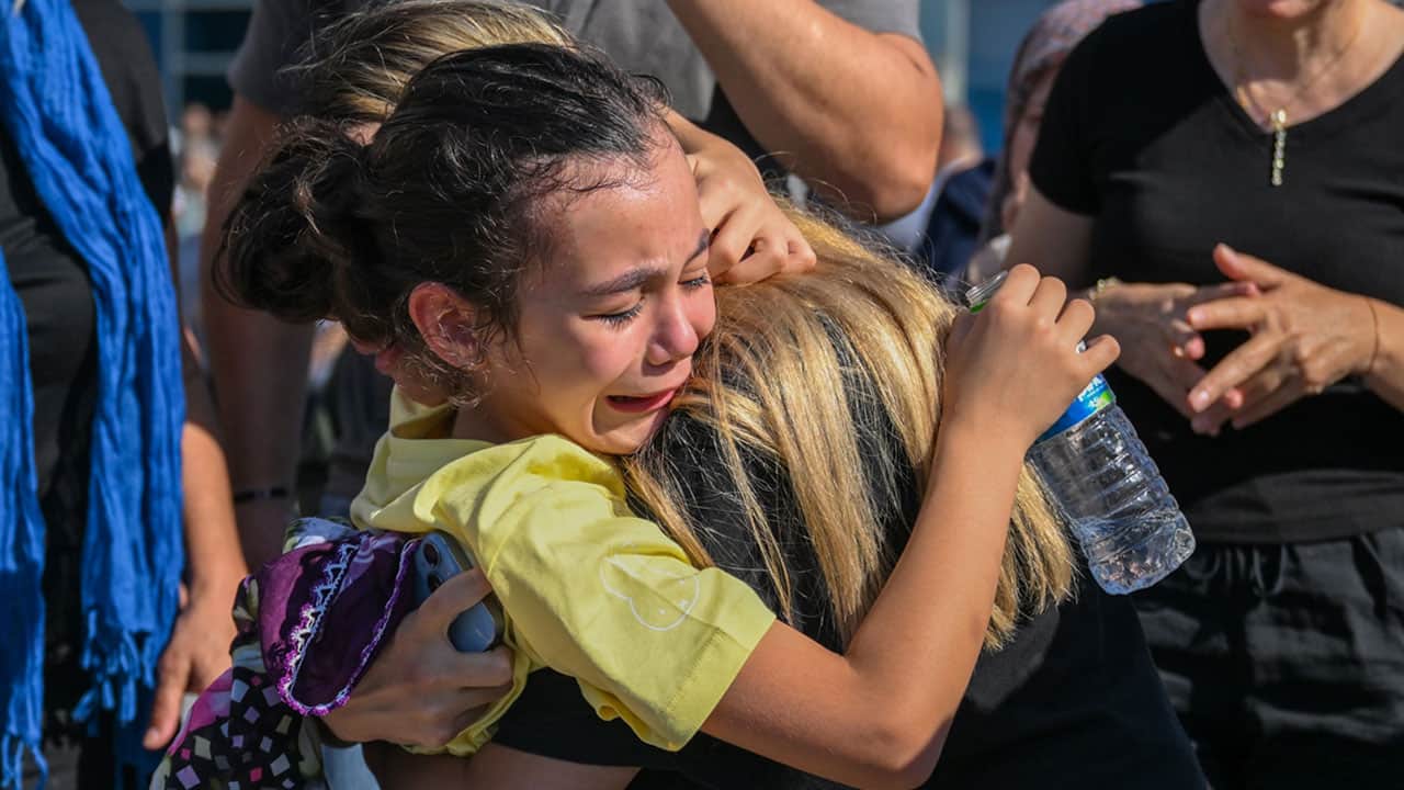 Foto - Mersin’de gözyaşları sel oldu! Kahraman anne ve baba son yolculuğuna uğurlandı