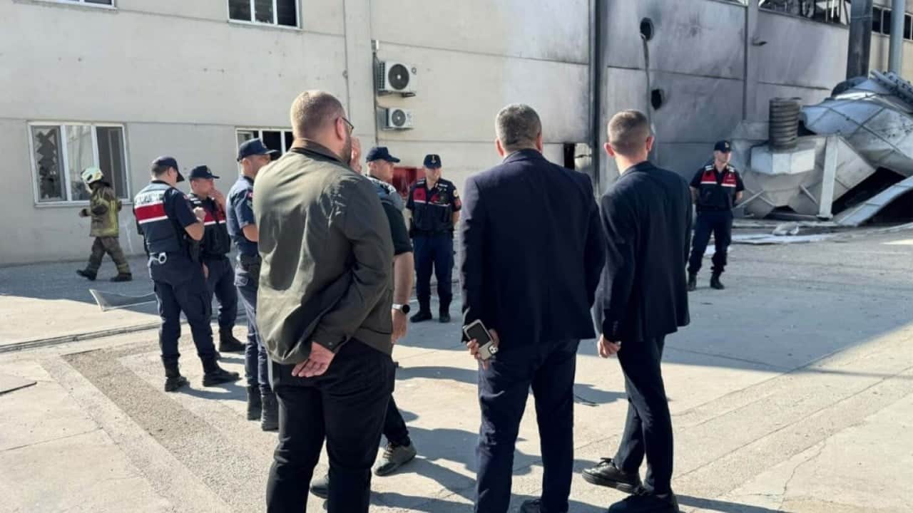 Foto - Metal fabrikasında korkunç patlama! 3'ü ağır, 7 işçi yaralı