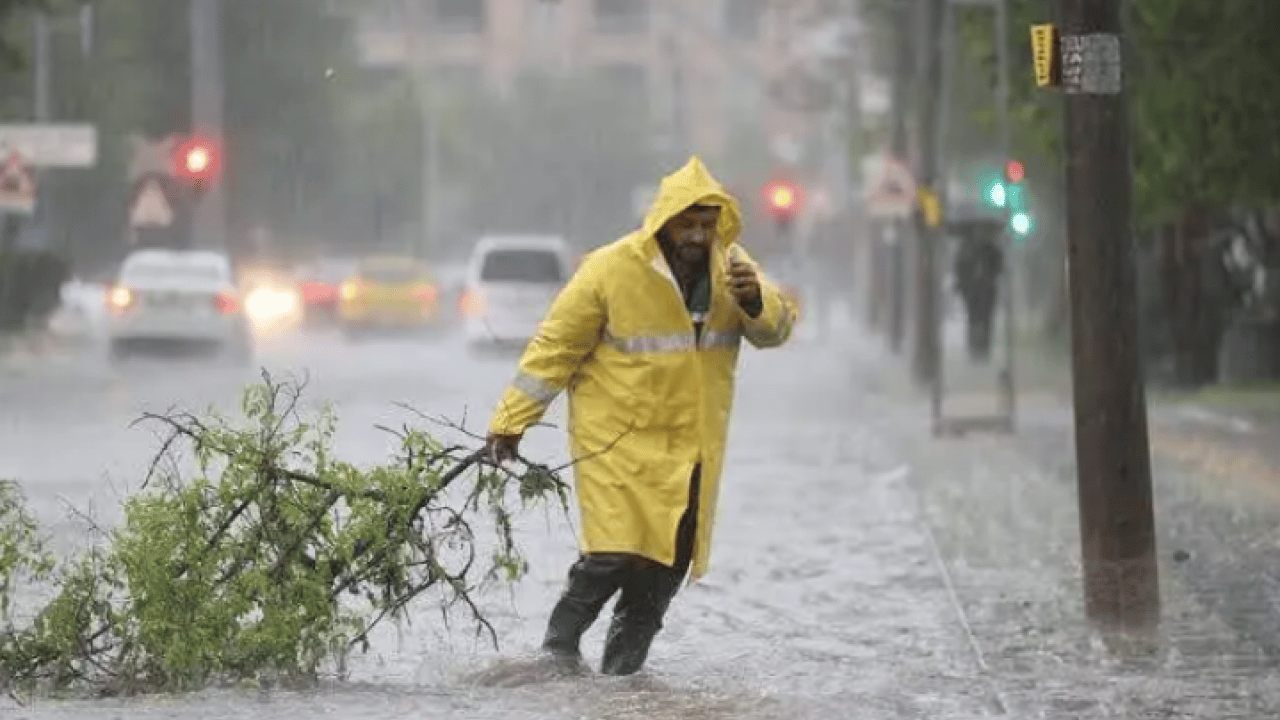 Foto - Meteoroloji saat vererek uyardı: Şemsiye almadan dışarı çıkmayın!