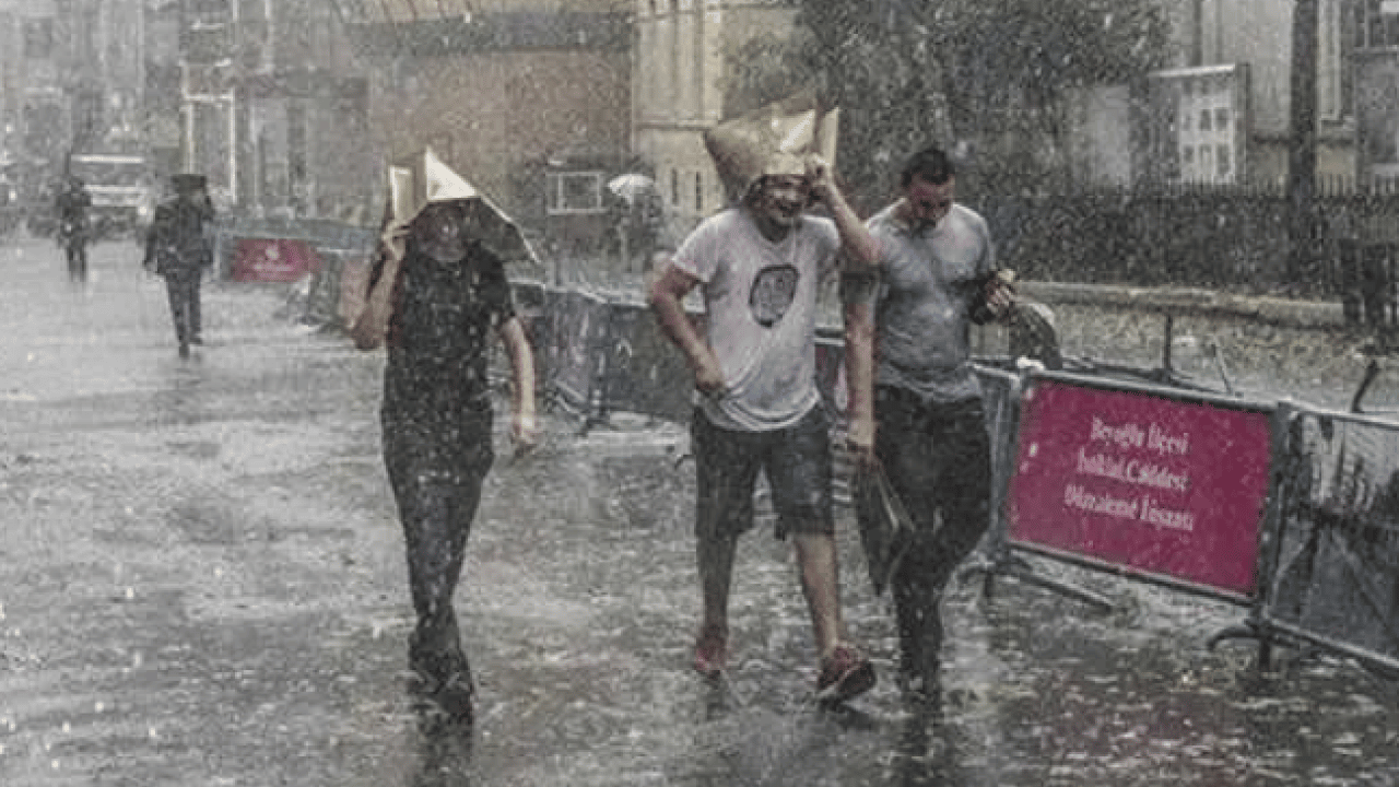 Foto - Meteoroloji saat vererek uyardı: Şemsiye almadan dışarı çıkmayın!