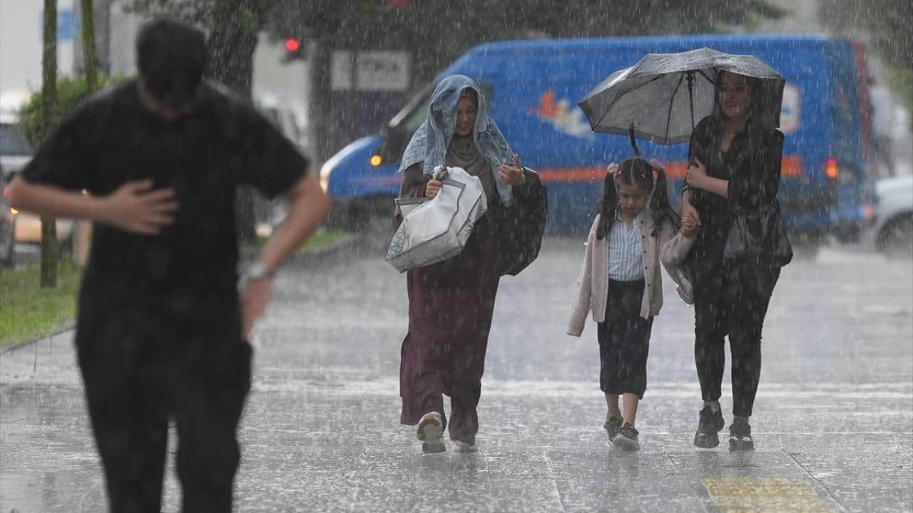 Foto - Meteoroloji tarih verdi! O bölgeler için 'kuvvetli yağış' uyarısı