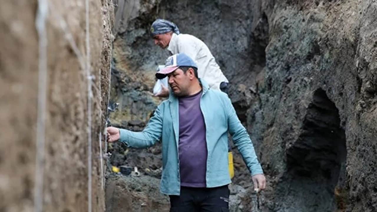 Metrelerce hendek kazdılar: İki ilçeyi deprem korkusu sardı!