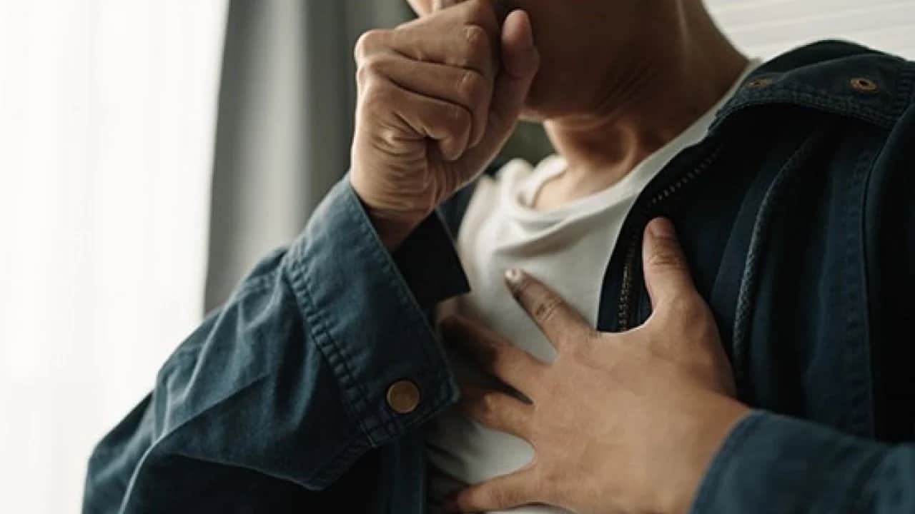 Mevsim geçişinde öksürükle nasıl başa çıkılır? İşte evde uygulanabilecek yöntemler