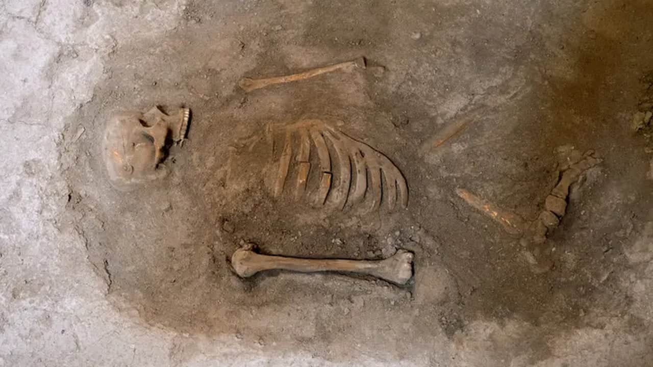 Foto - Mezarın içinden altın ayakkabı çıktı! 1500 yıllık keşif tüm dünyayı şoke etti