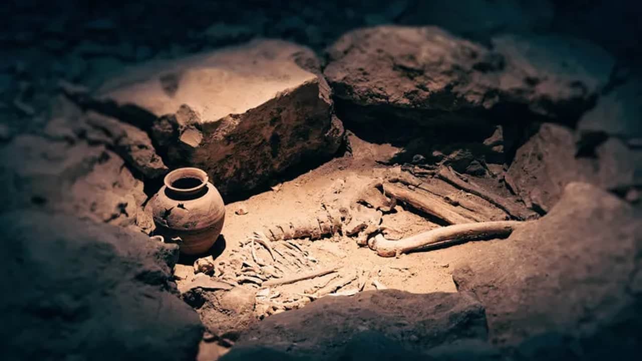 Foto - Mezarın içinden altın ayakkabı çıktı! 1500 yıllık keşif tüm dünyayı şoke etti