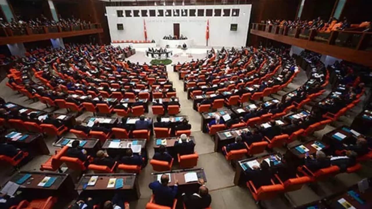 Foto - MHP'li isimden AK Partili vekillere sitem: Hayret, ayıp ya...