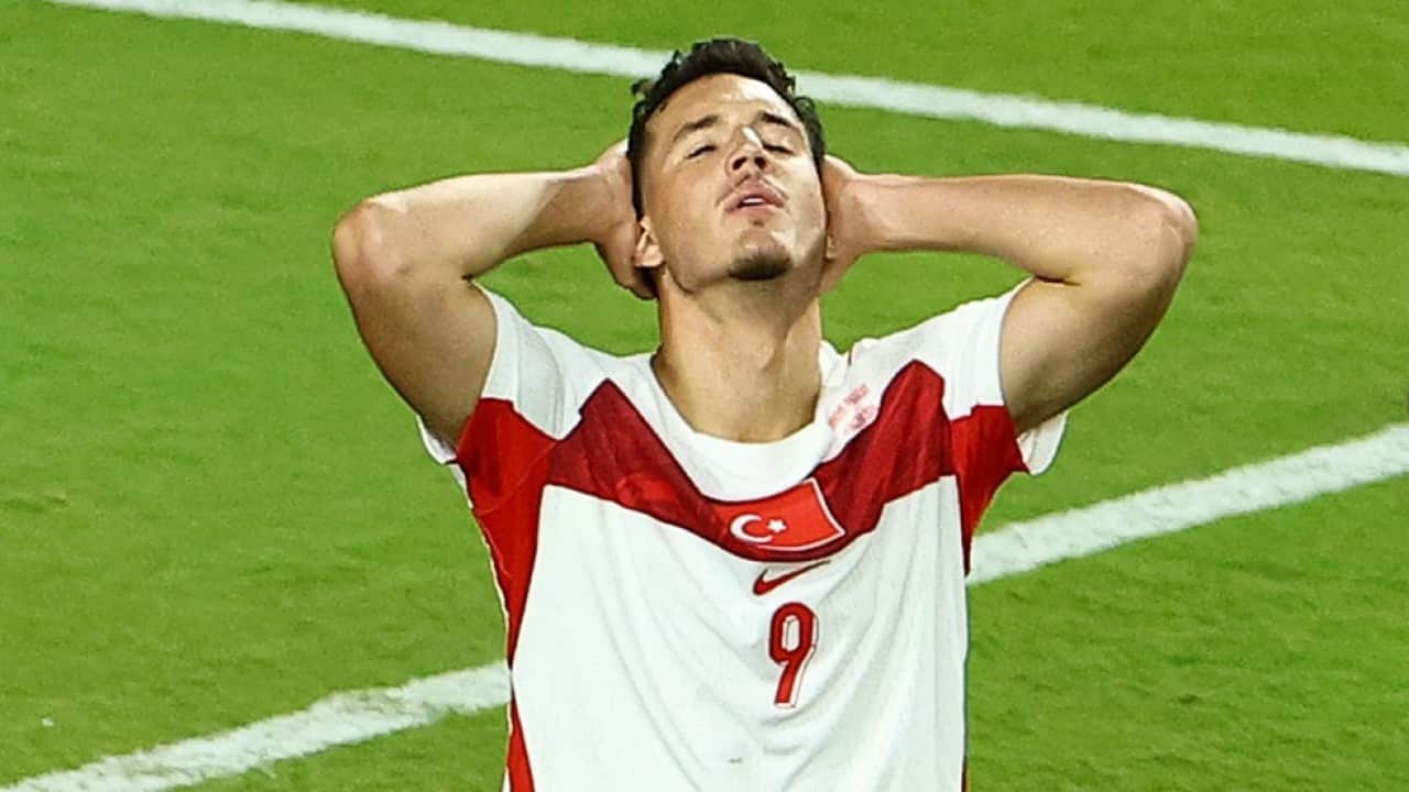 Milli futbolcunun evi soyuldu! Maddi kaybı 250 bin Euro